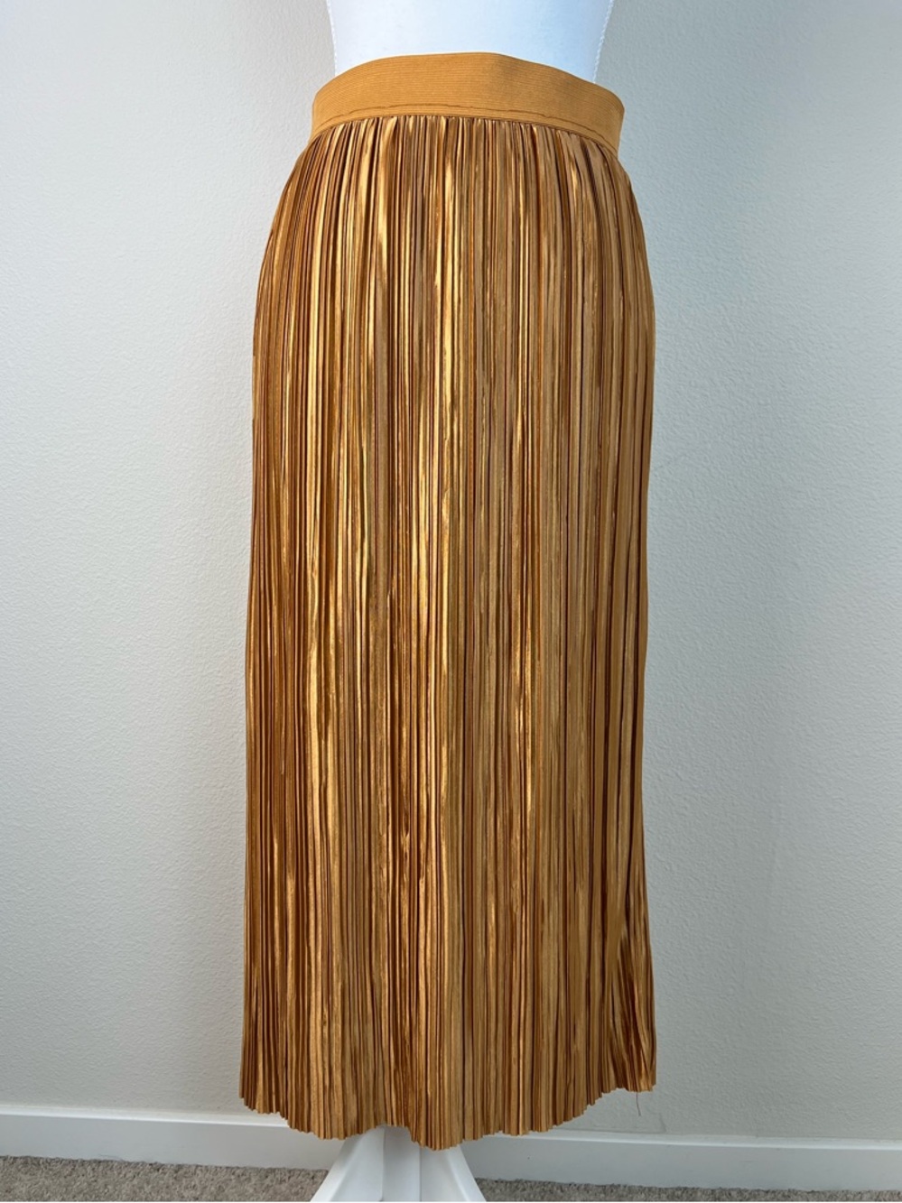 Black Tape Metallic Pleated Midi Skirt Gold Elastic Waist Shimmer Small Glam